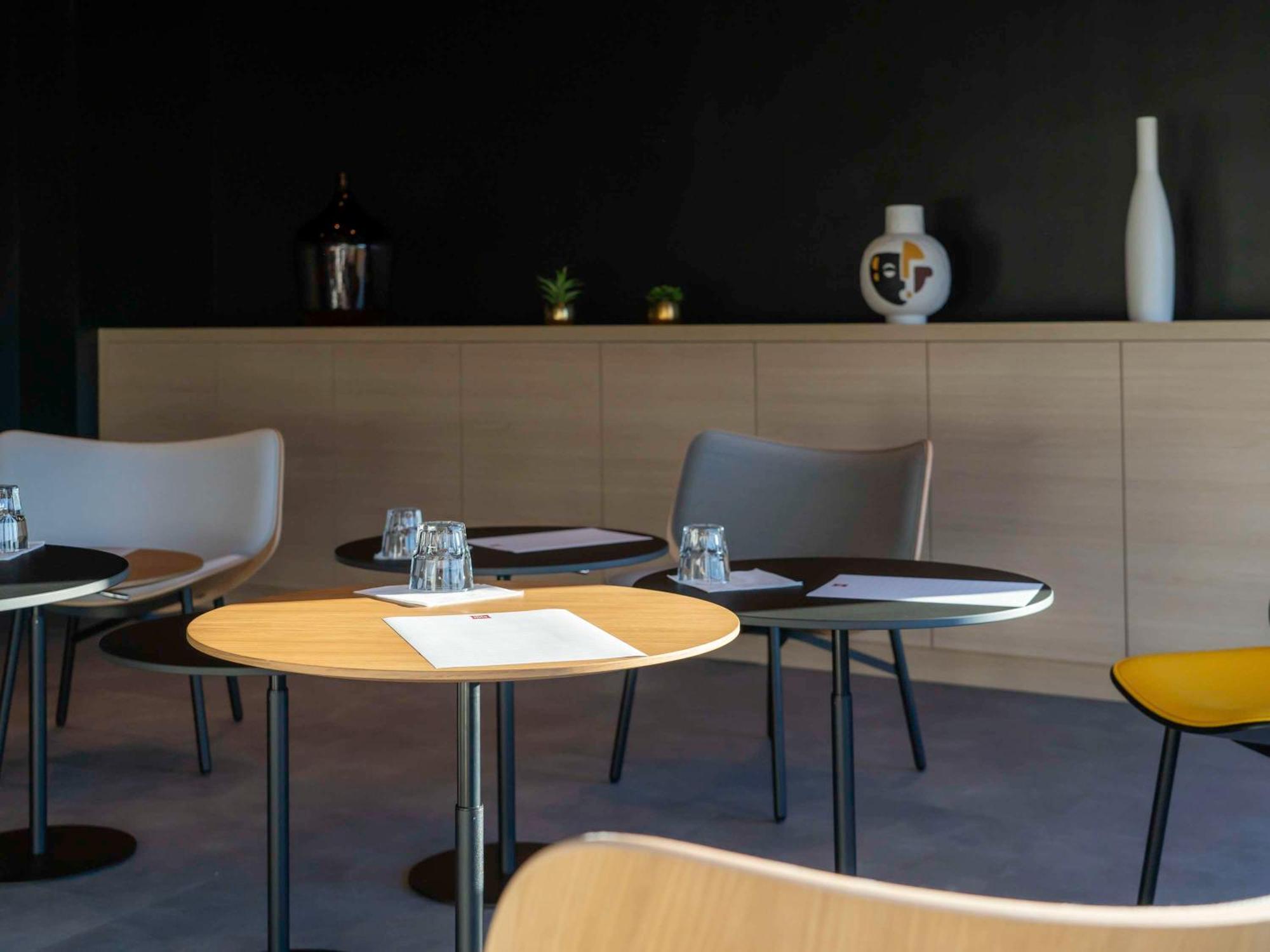 Ibis Saint Paul Trois Chateaux ภายนอก รูปภาพ
