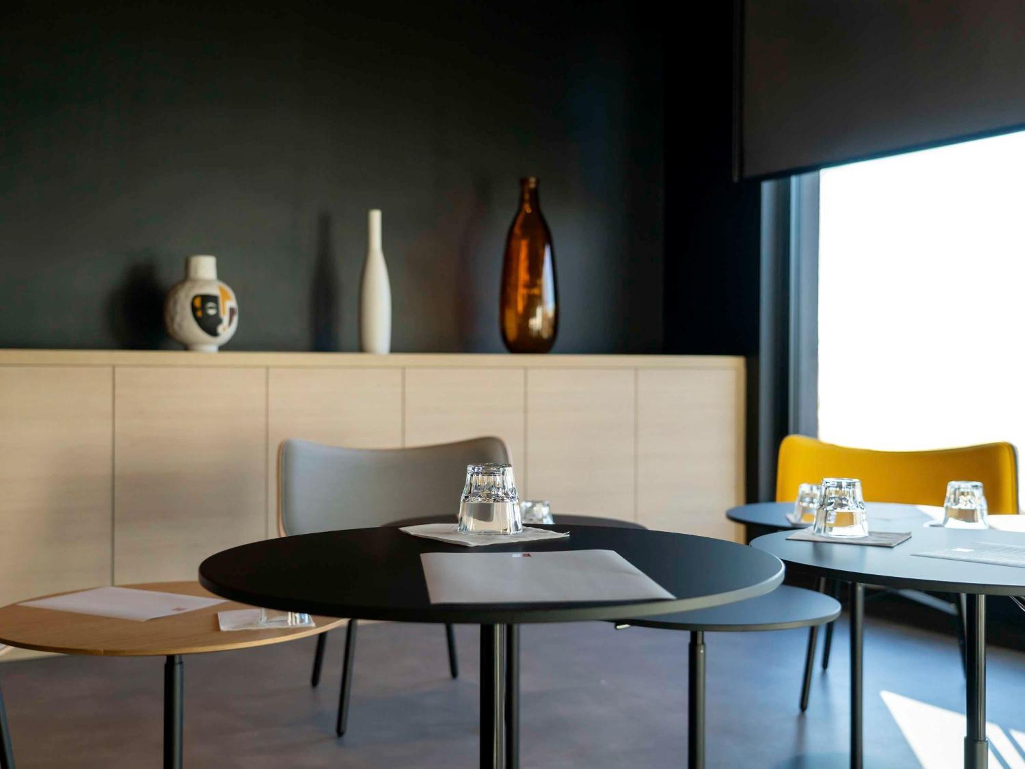 Ibis Saint Paul Trois Chateaux ภายนอก รูปภาพ