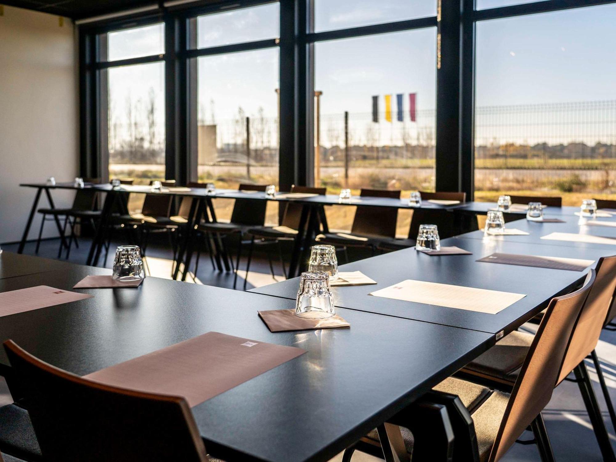 Ibis Saint Paul Trois Chateaux ภายนอก รูปภาพ