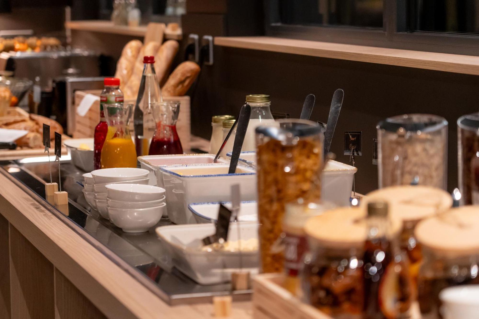 Ibis Saint Paul Trois Chateaux ภายนอก รูปภาพ