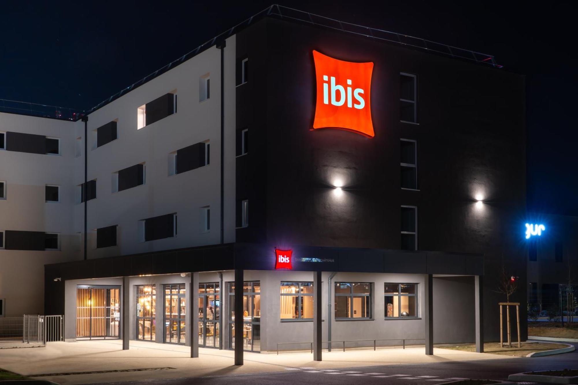 Ibis Saint Paul Trois Chateaux ภายนอก รูปภาพ