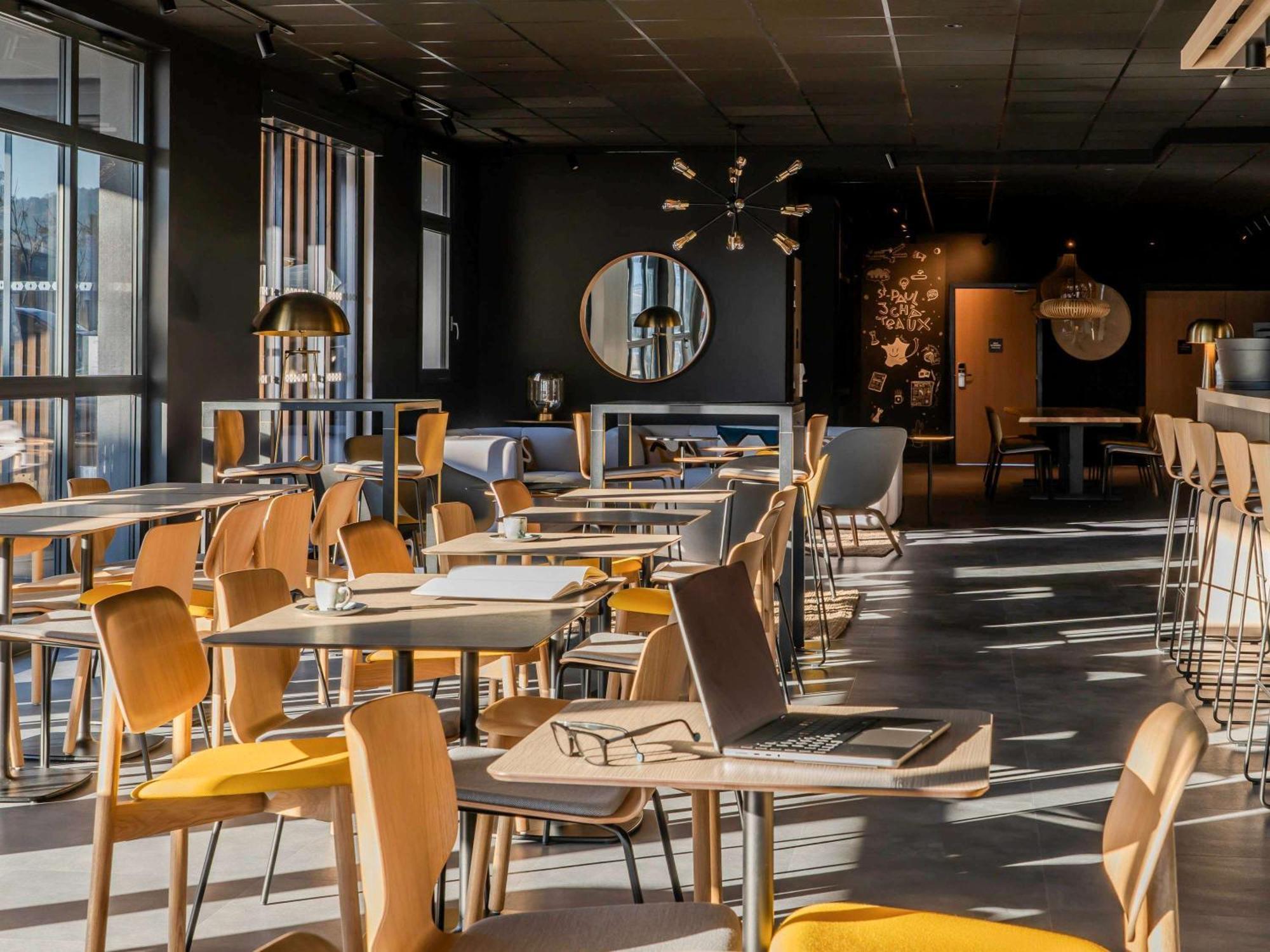 Ibis Saint Paul Trois Chateaux ภายนอก รูปภาพ